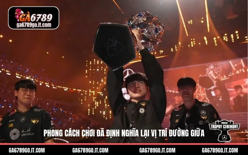 Phong cách chơi đã định nghĩa lại vị trí đường giữa